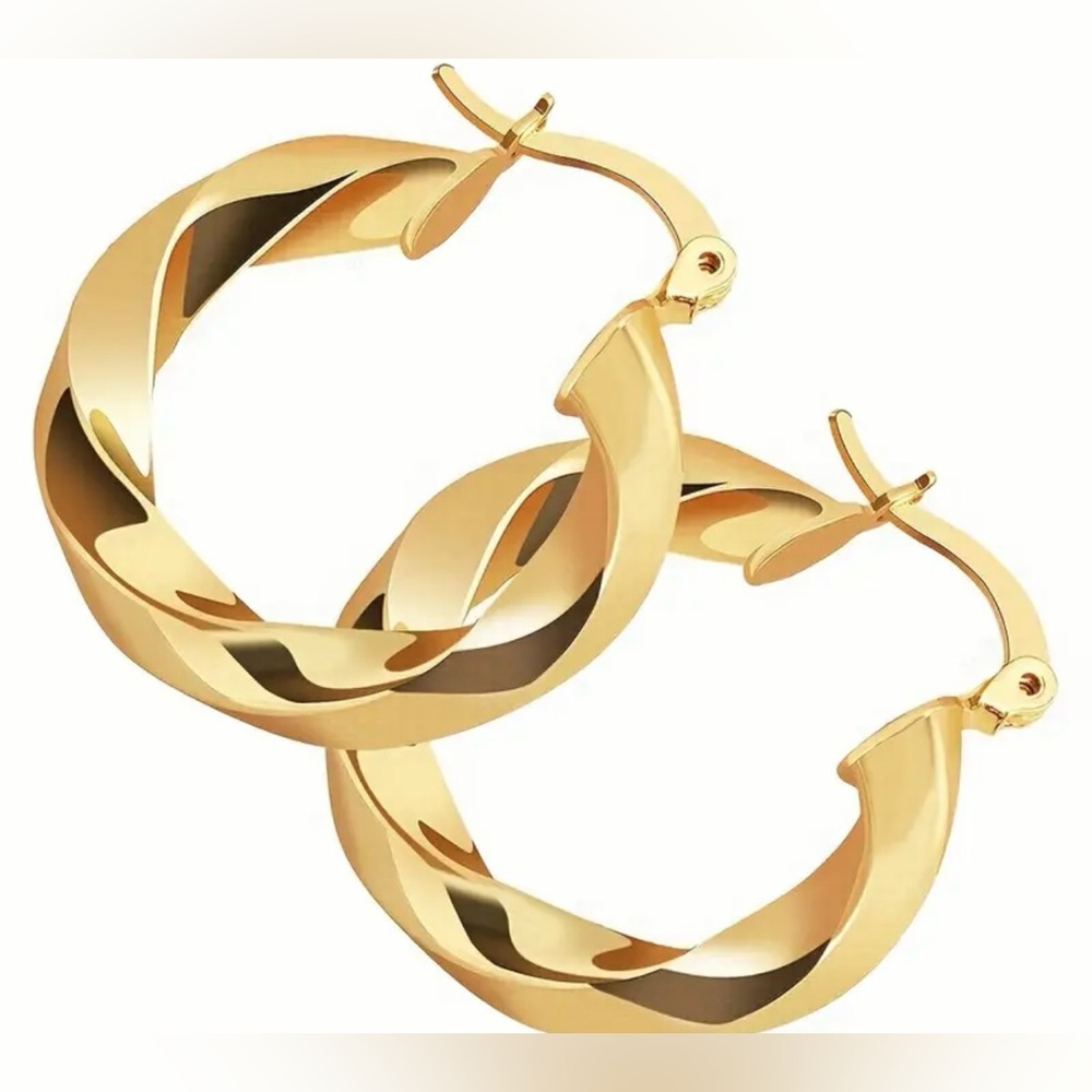 Hoop earrings  gold plated.